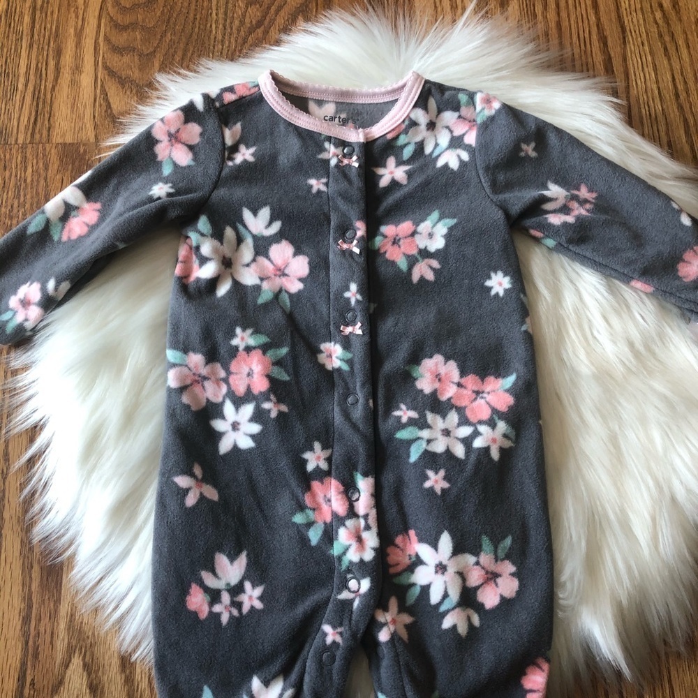 Carter’s baby girl floral one piece footie size 6M - Picture 2 of 8